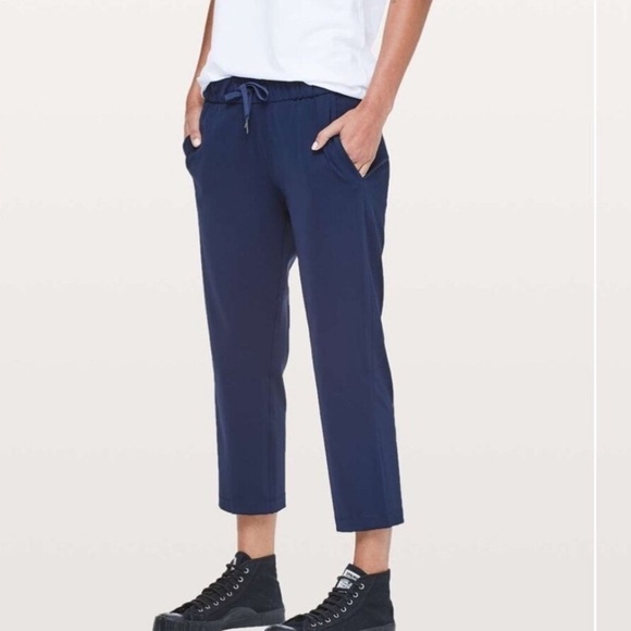 Lululemon On The Fly Crop Pants 23" Inseam True Navy Size 8 Women’s Side Pockets - Picture 1 of 8